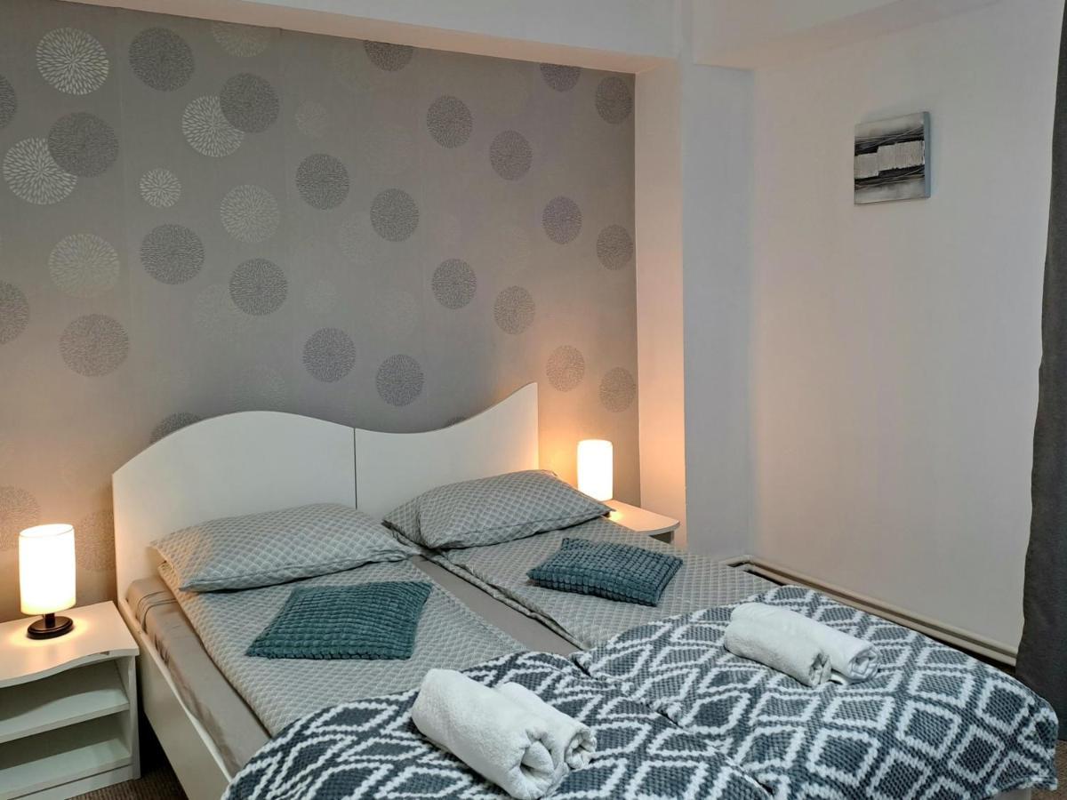 7 Level Panzio, Ultra Central, Self Check-In, Self-Catering Hotell Miercurea Ciuc Rum bild