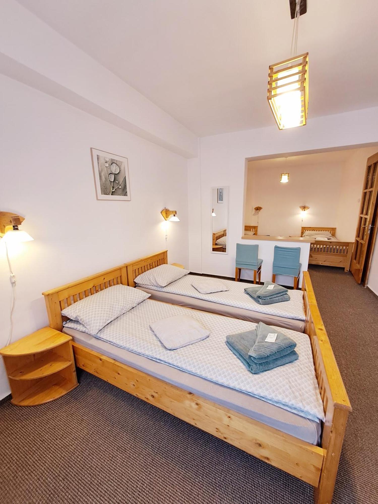 7 Level Panzio, Ultra Central, Self Check-In, Self-Catering Hotell Miercurea Ciuc Rum bild