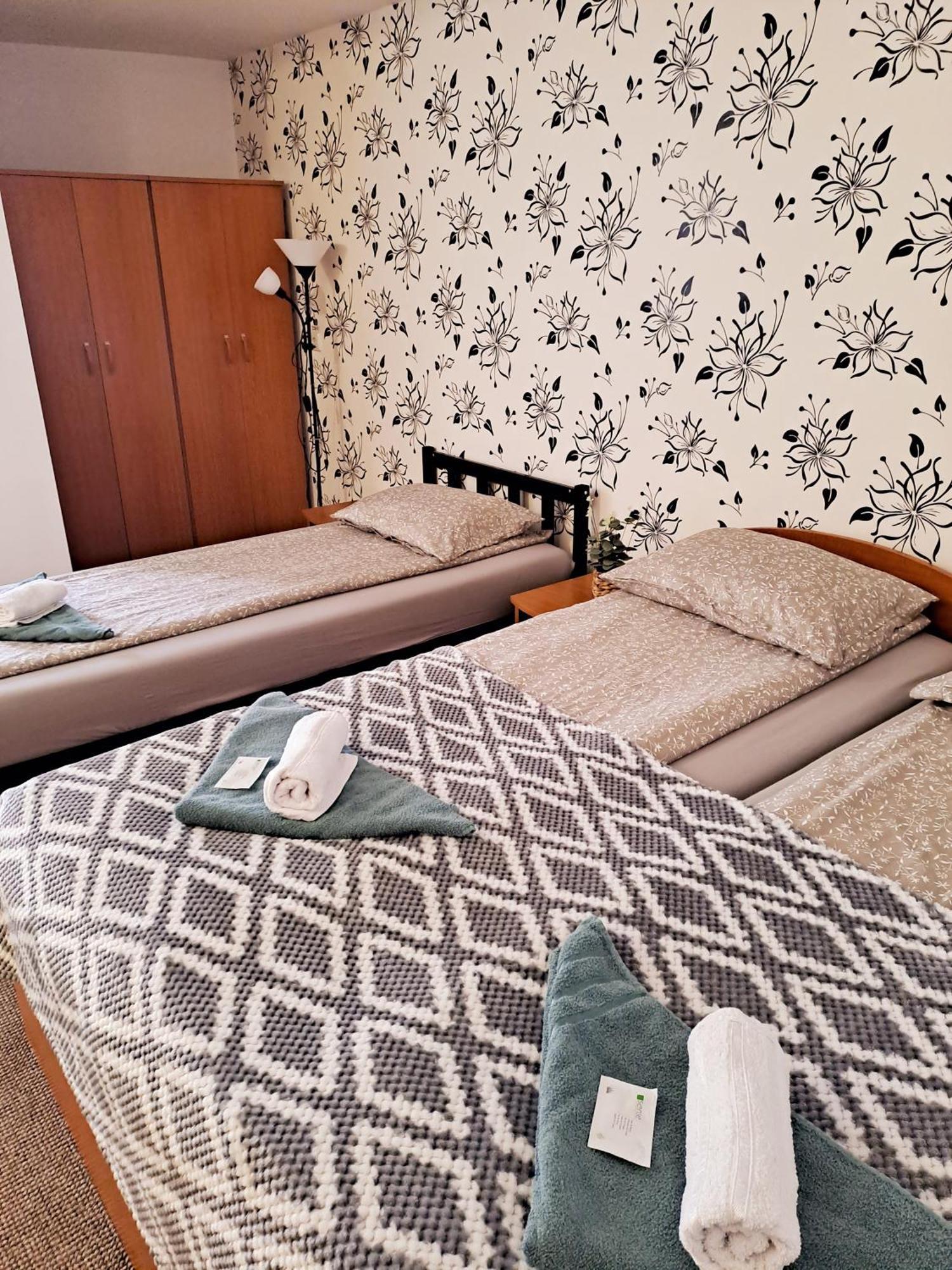 7 Level Panzio, Ultra Central, Self Check-In, Self-Catering Hotell Miercurea Ciuc Exteriör bild