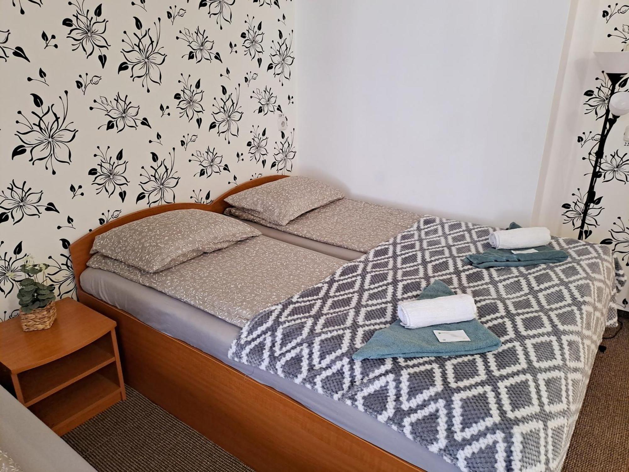 7 Level Panzio, Ultra Central, Self Check-In, Self-Catering Hotell Miercurea Ciuc Rum bild