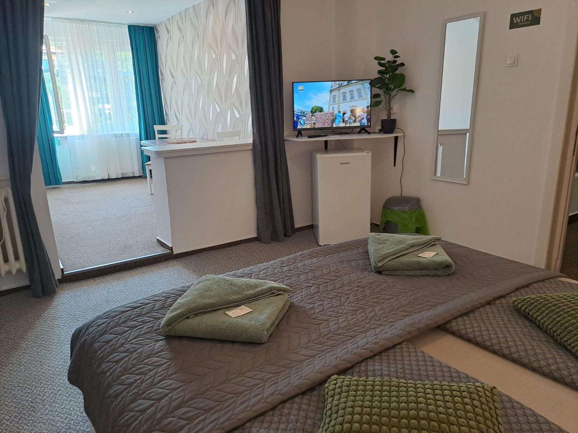 7 Level Panzio, Ultra Central, Self Check-In, Self-Catering Hotell Miercurea Ciuc Exteriör bild